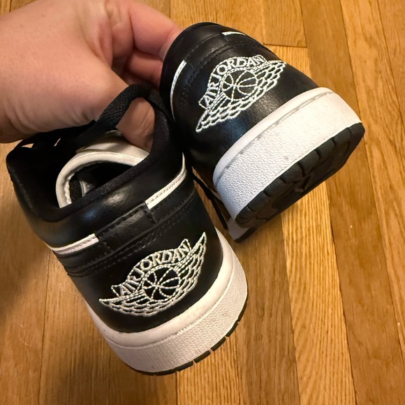 Nike Air Jordan 1 low Womens's Black and White Sneakers Panda - Picture 3 of 5